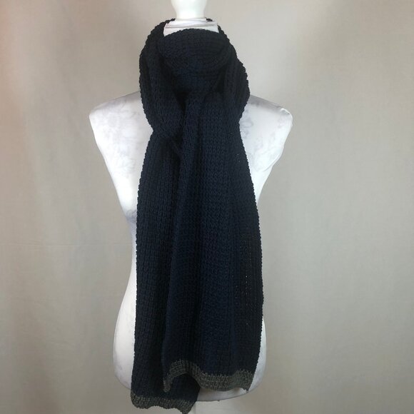 ✨ Navy Textured Knit Winter Scarf — Classic, Cozy & Timeless - Picture 4 of 9